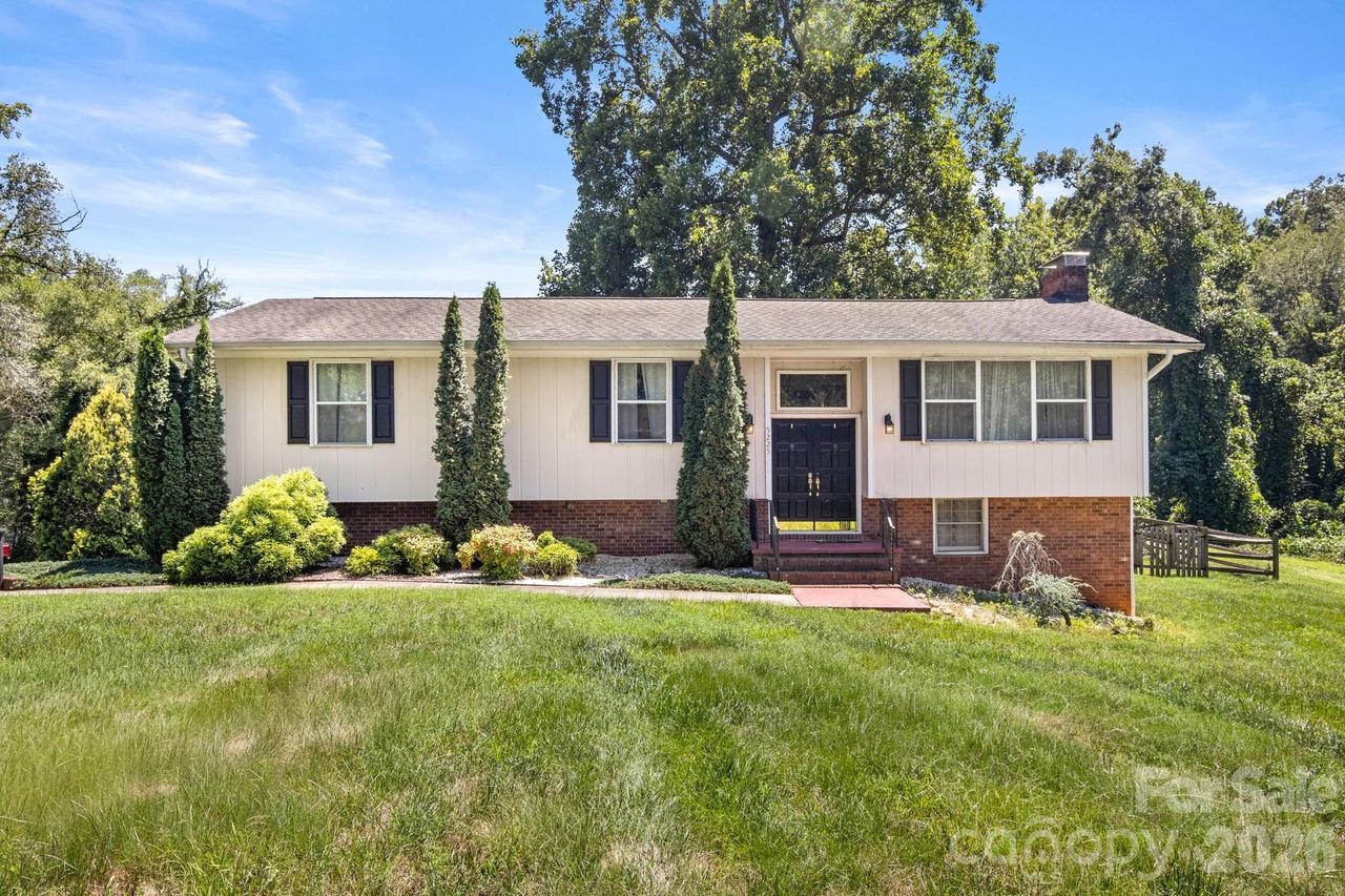 5225 Wolfe Rd., Hickory, NC 28601