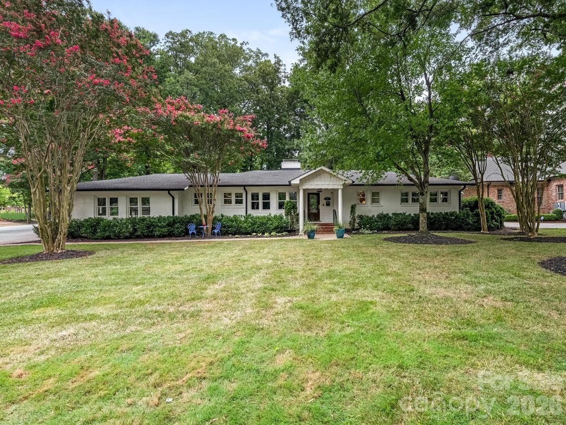 2652 Knollwood Rd., Charlotte, NC 28211