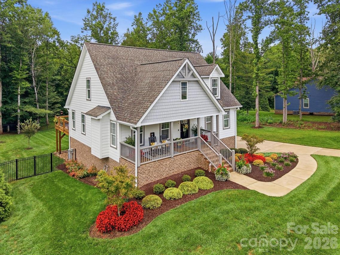 136 Maplewood Ct., Hudson, NC 28638