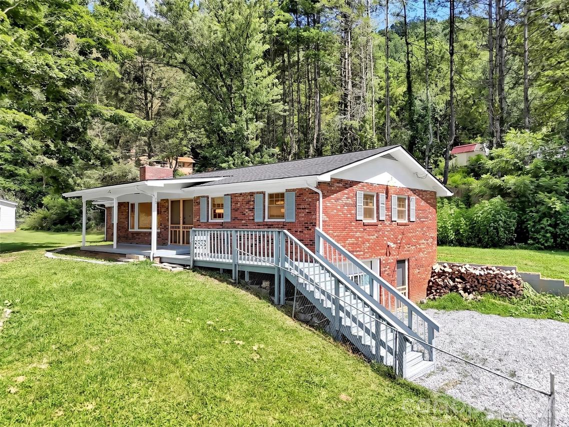 70 Iris Ln., Canton, NC 28716