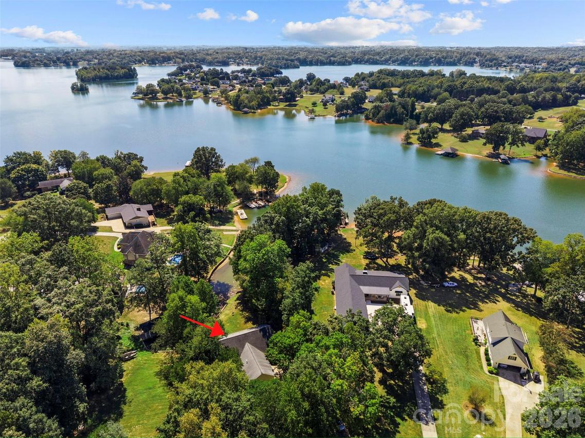 142 Harbor Point Dr. #31, Cherryville, NC 28021