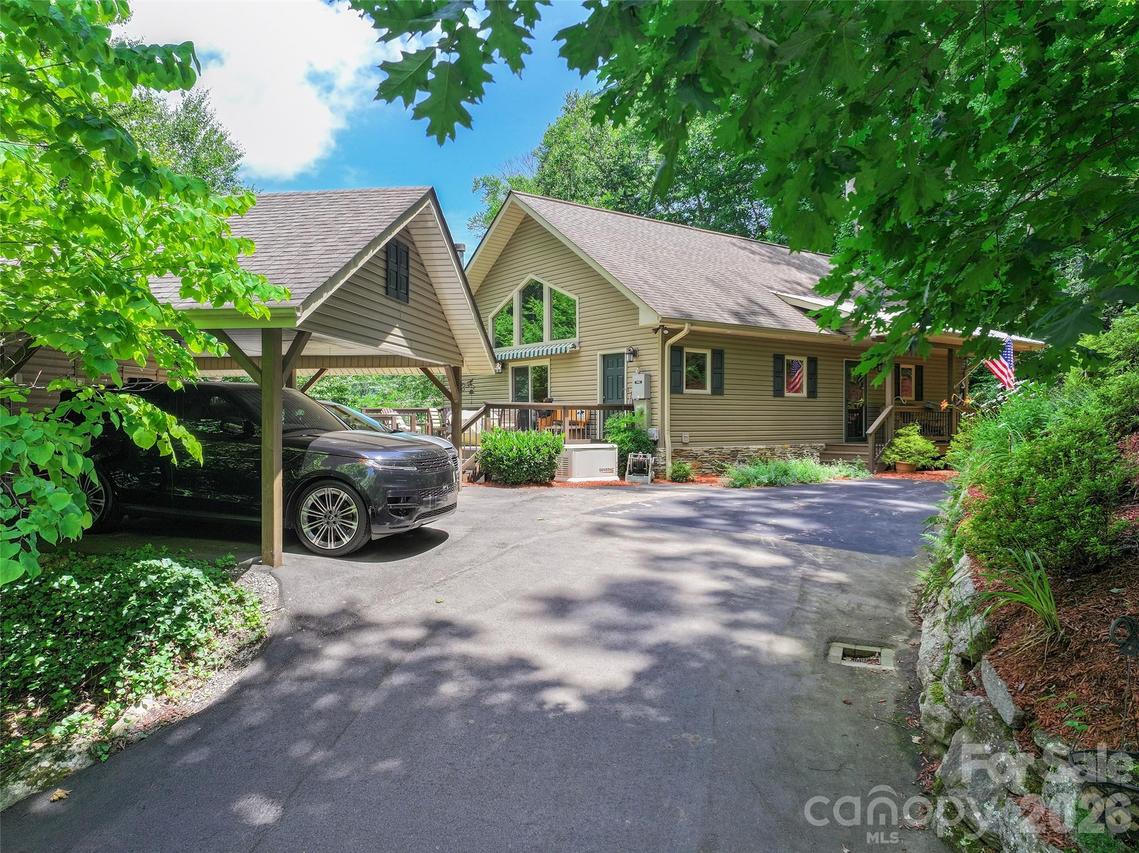 39 Maplewood Dr., Maggie Valley, NC 28751
