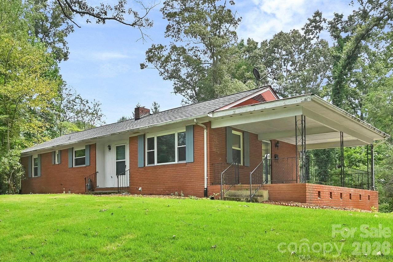 720 Mergans Ln., Hendersonville, NC 28791