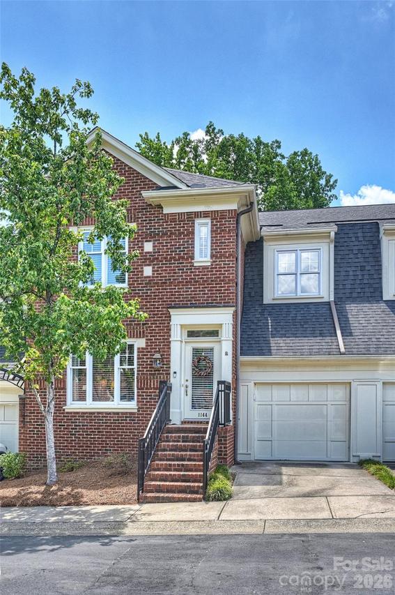 1144 Hampton Gardens Ln., Charlotte, NC 28209