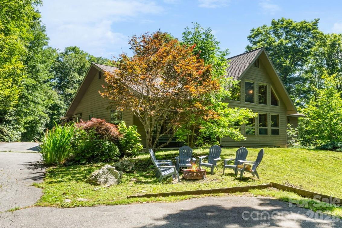 126 Rock Ledge Ln., Sugar Mountain, NC 28604