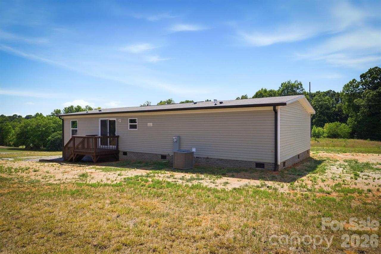 1894 Mesa Dr., Vale, NC 28168