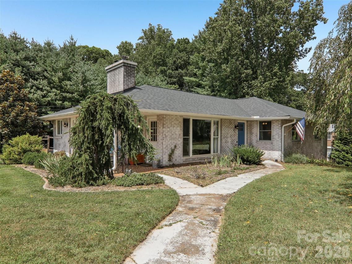 851 Sand Hill Rd., Asheville, NC 28806