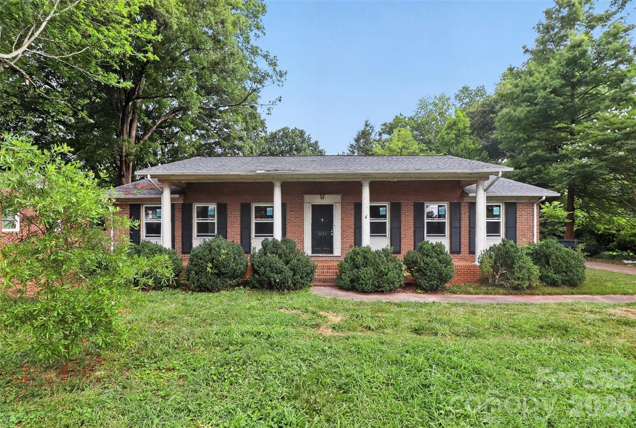 3234 Gardner Park Dr., Gastonia, NC 28054