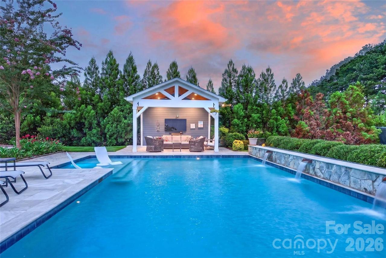 5110 Harwich Cir., Matthews, NC 28104