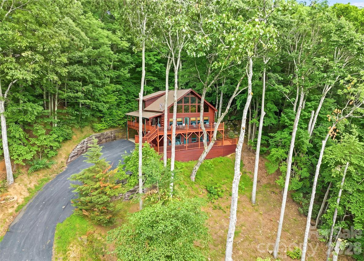 582 Tsalagi Tr., Maggie Valley, NC 28751