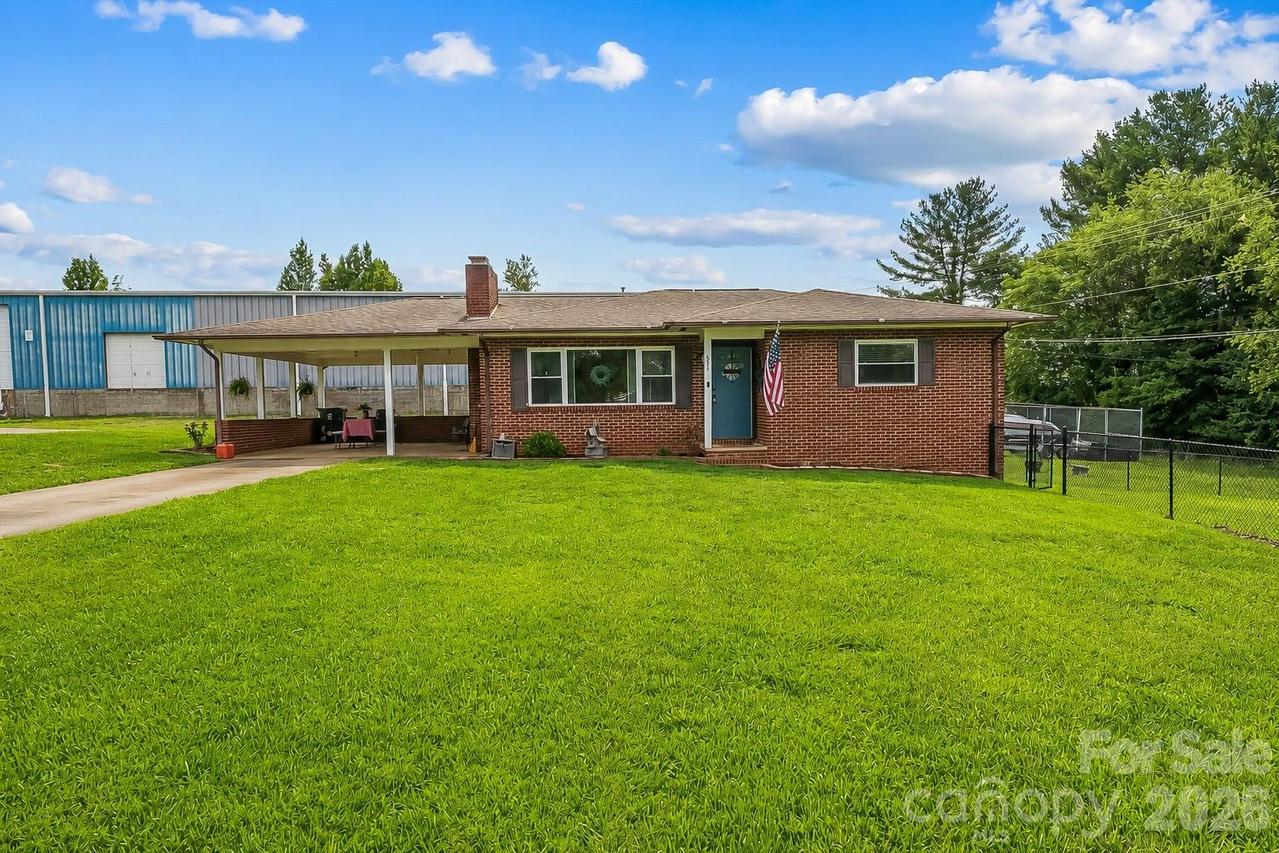 691 Central St., Hudson, NC 28638