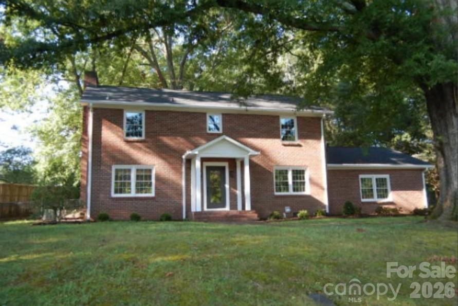 33 32nd Ave., Hickory, NC 28601