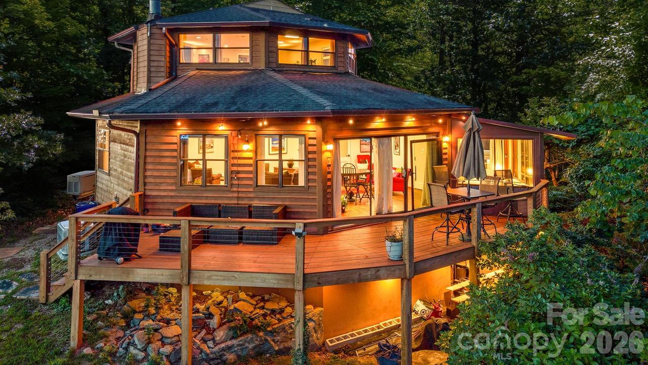 169 Viking Tr., Hendersonville, NC 28739