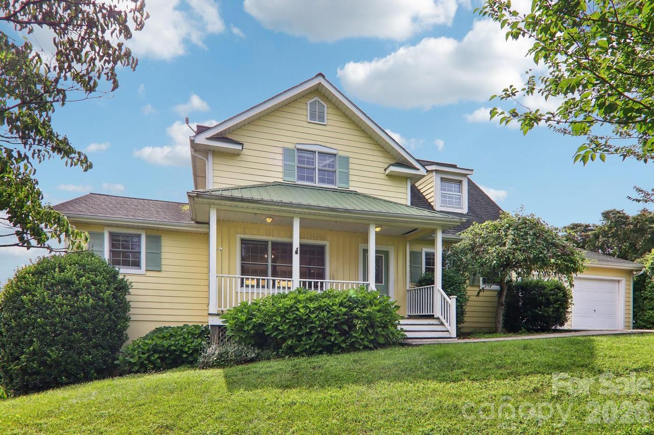 20 Amber Dr., Horse Shoe, NC 28742
