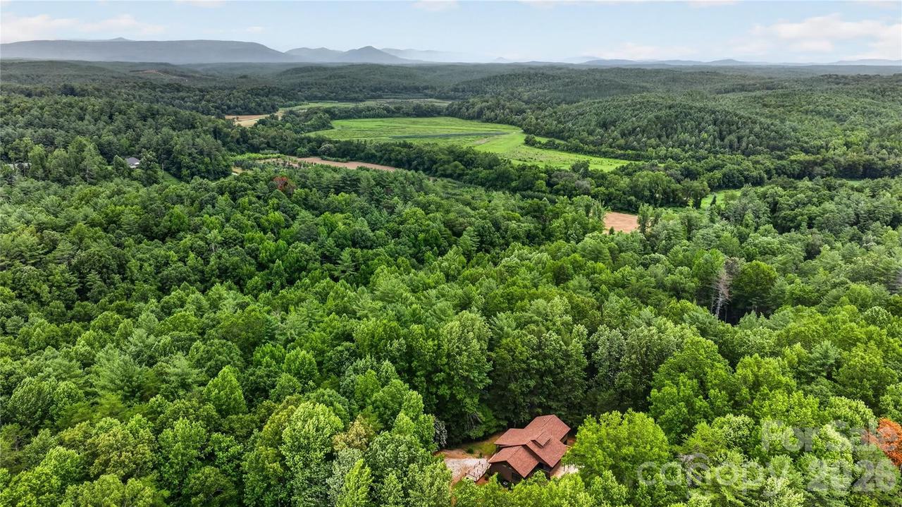 1044 Belvidere Ln., Morganton, NC 28655