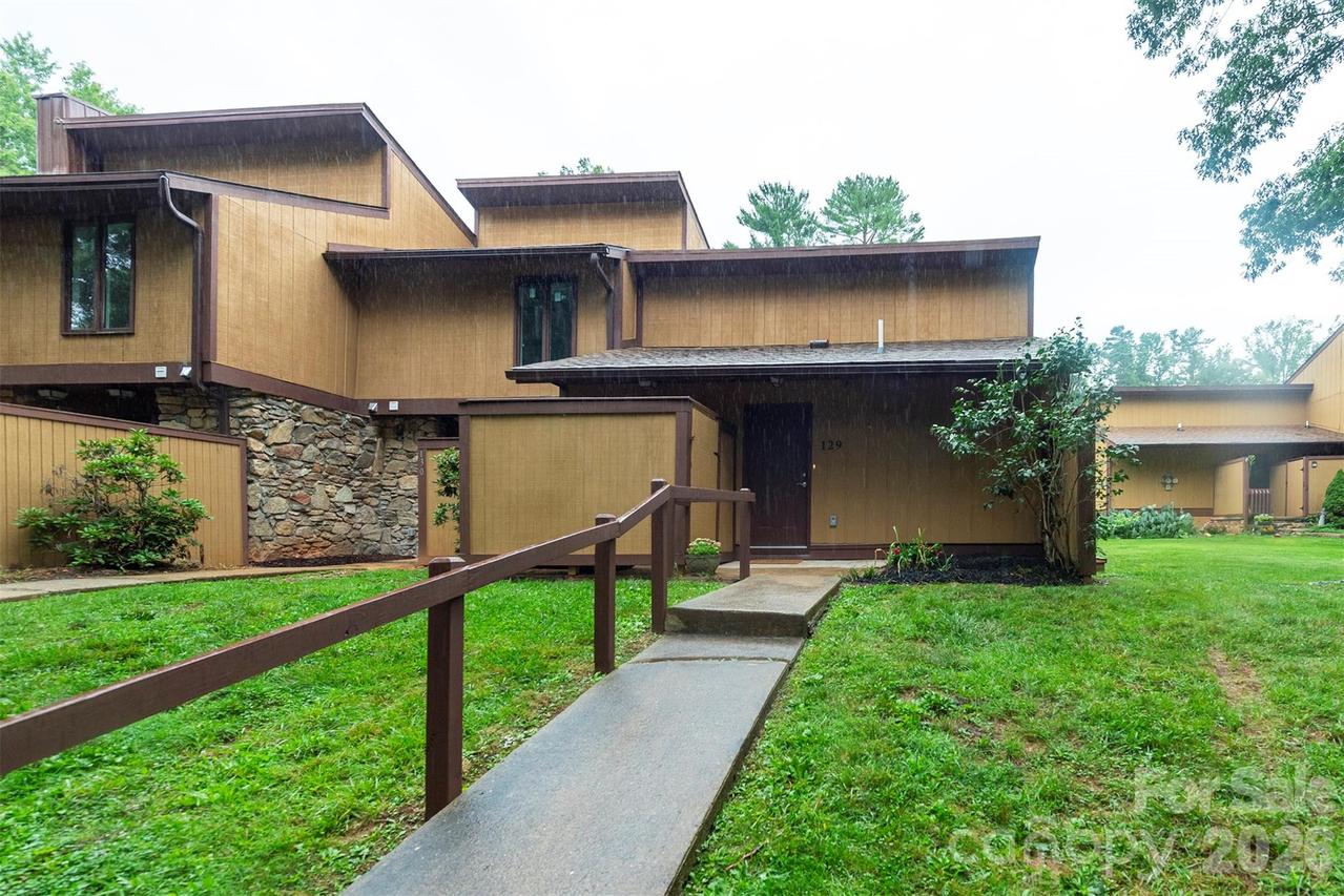 129 Colony Dr., Arden, NC 28704
