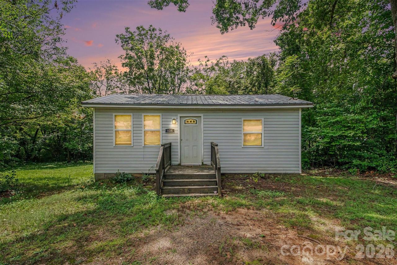 125 Gains Ln., Statesville, NC 28677