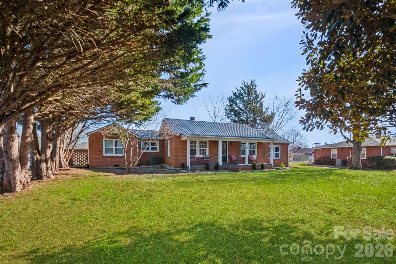 303 Island Ford Rd., Maiden, NC 28650