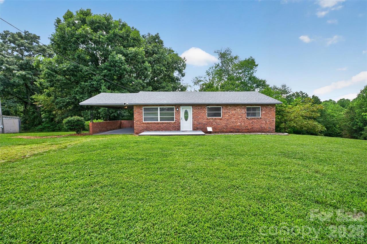 3143 Litty Ln., Hildebran, NC 28637