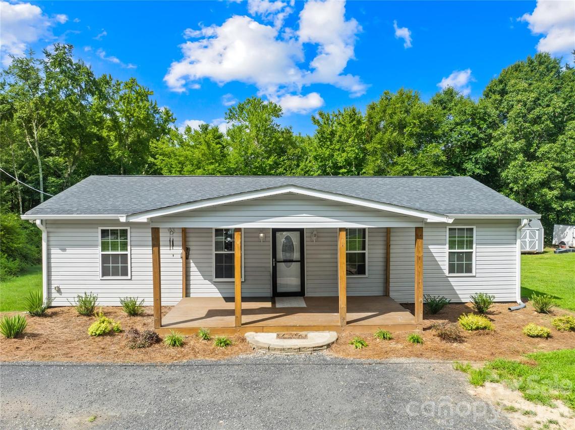 1029 Alexis High Shoals Rd., Dallas, NC 28034