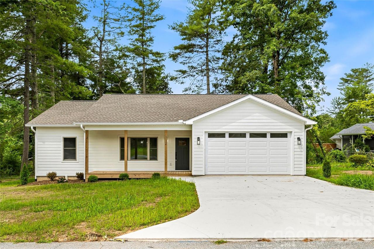 334 Woodland Dr., Hendersonville, NC 28792