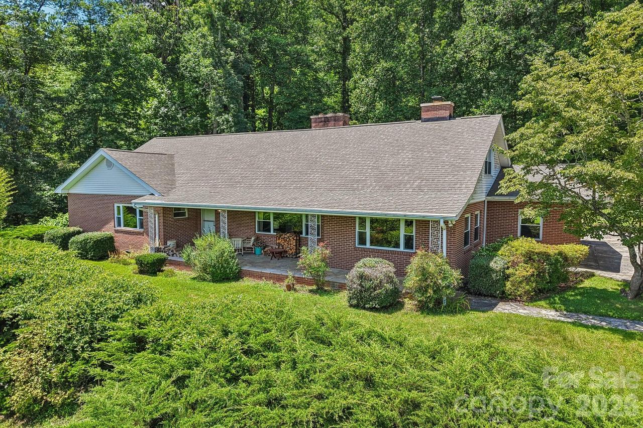1404 Valmont Dr., Hendersonville, NC 28791