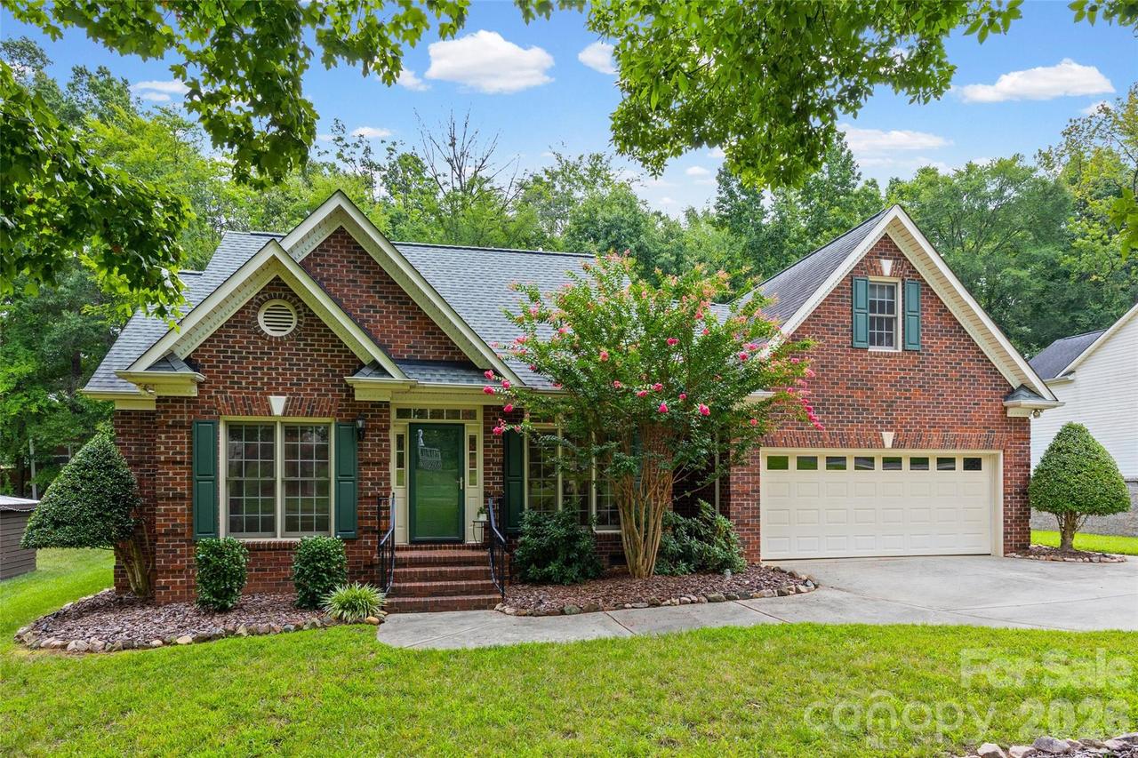 5385 Apple Glen Dr., Harrisburg, NC 28075