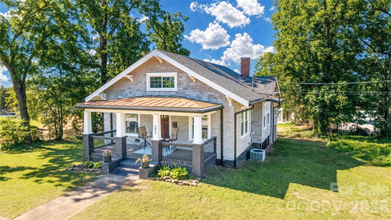 303 Bouchelle St., Morganton, NC 28655