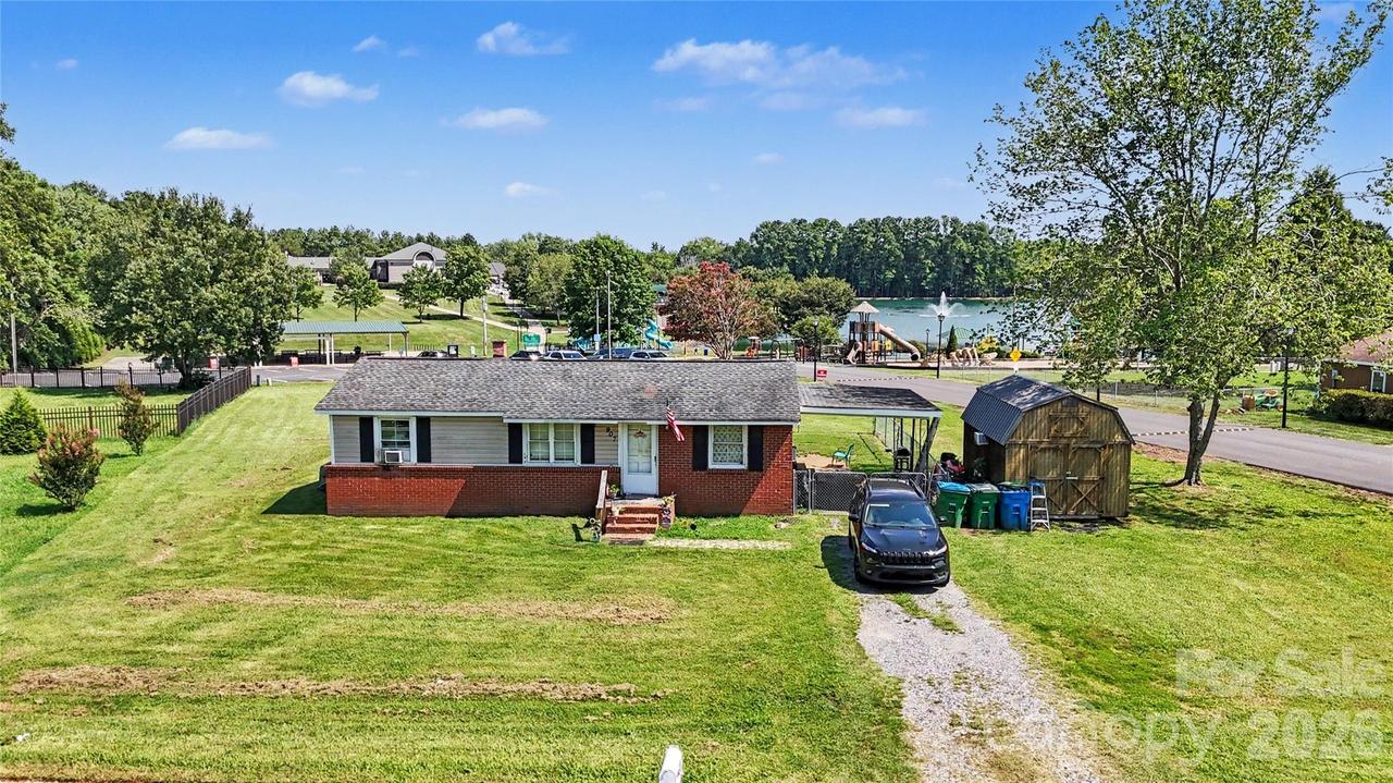 907 Lakeview Dr., Pineville, NC 28134