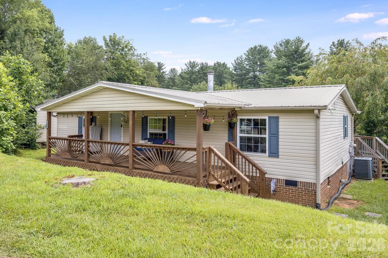 105 Short Meadow Dr., Candler, NC 28715