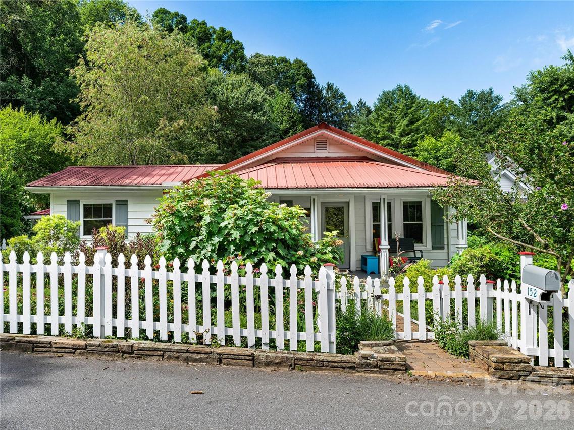 152 E Marshall St., Waynesville, NC 28786