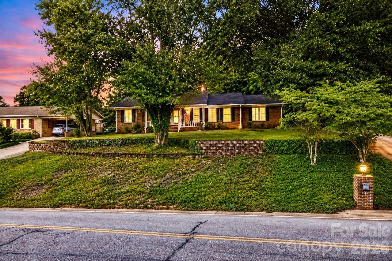 1756 12th Street Dr., Hickory, NC 28601
