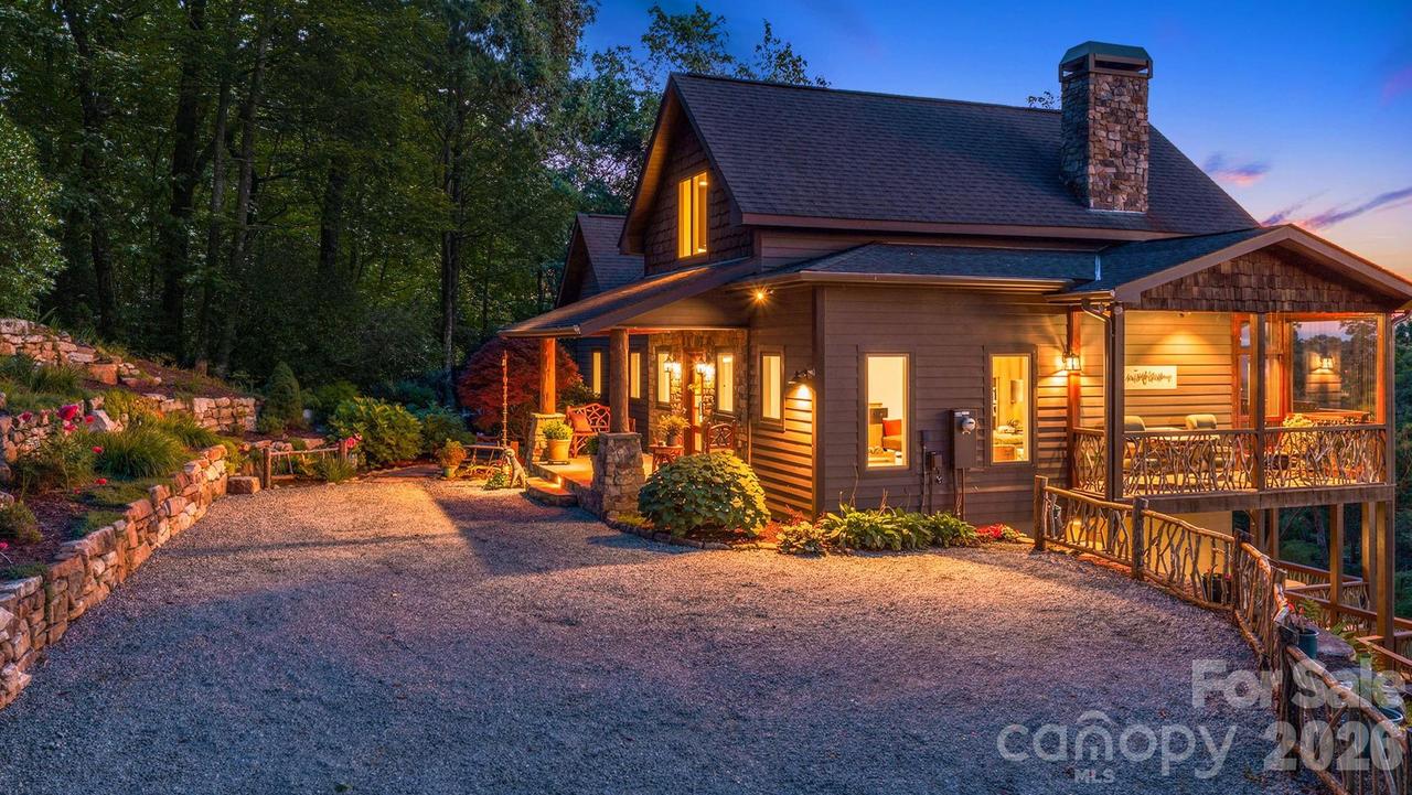 138 Bear Paw Dr., Brevard, NC 28712