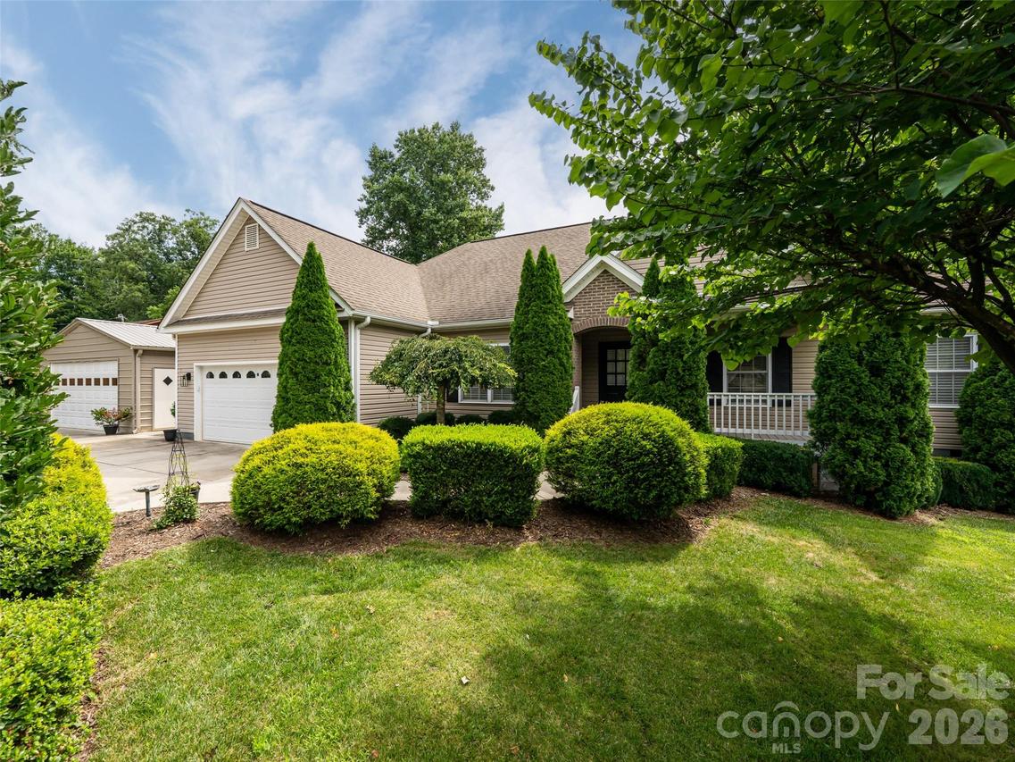 125 Craggy St., Black Mountain, NC 28711
