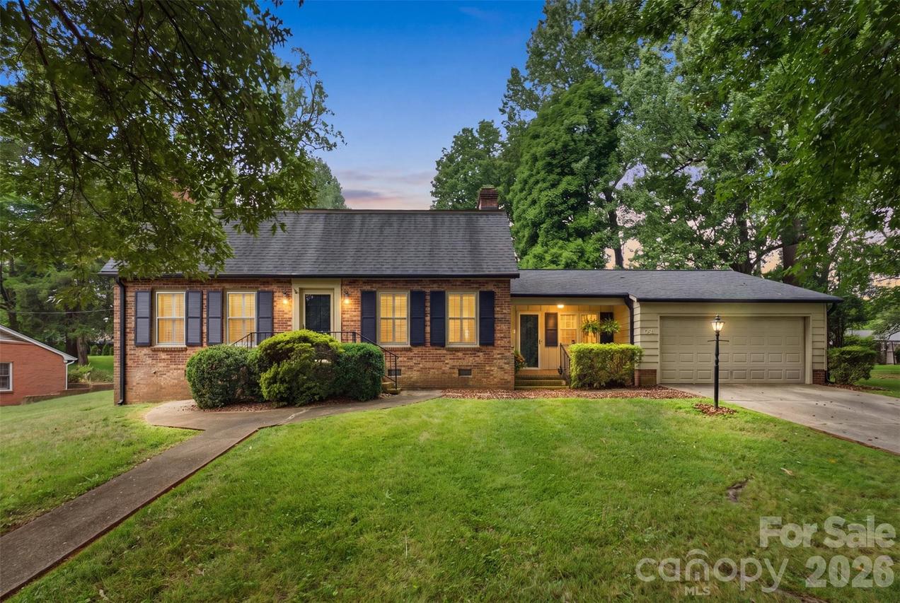 317 Rosemary Ln., Gastonia, NC 28054