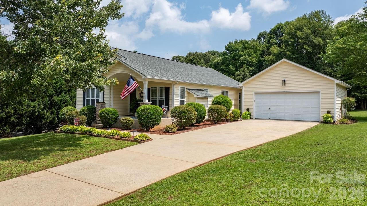 161 Winding Cedar Dr., Statesville, NC 28677