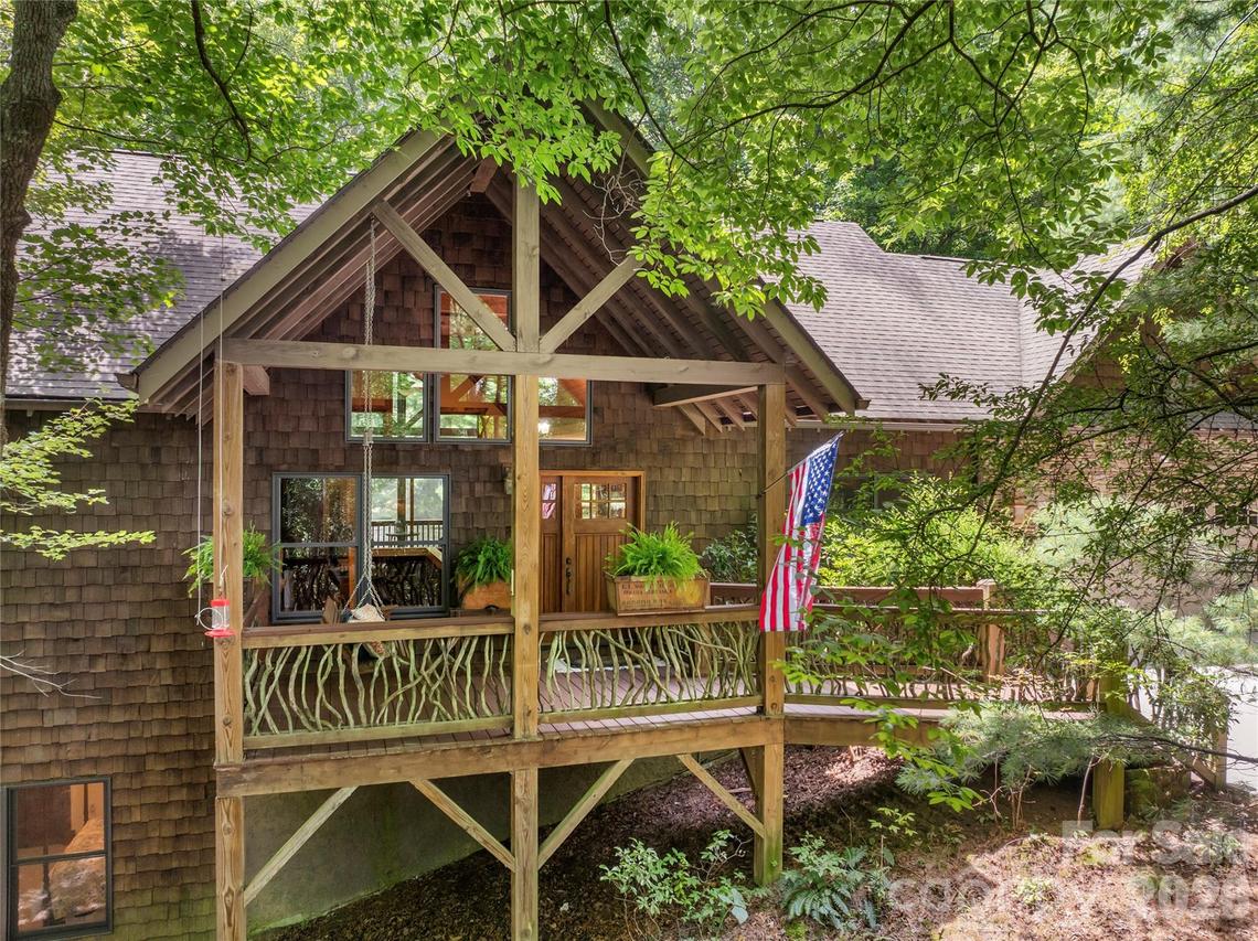 129 Nodatsi Ct., Brevard, NC 28712