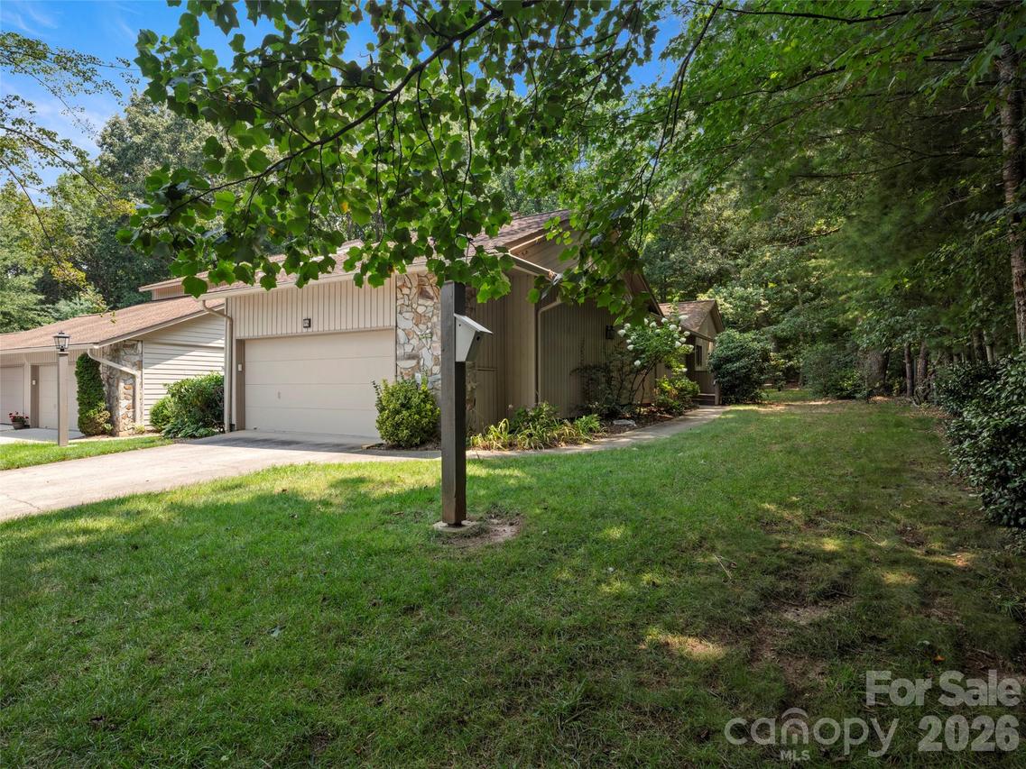 132 Cloverleaf Ln., Asheville, NC 28803