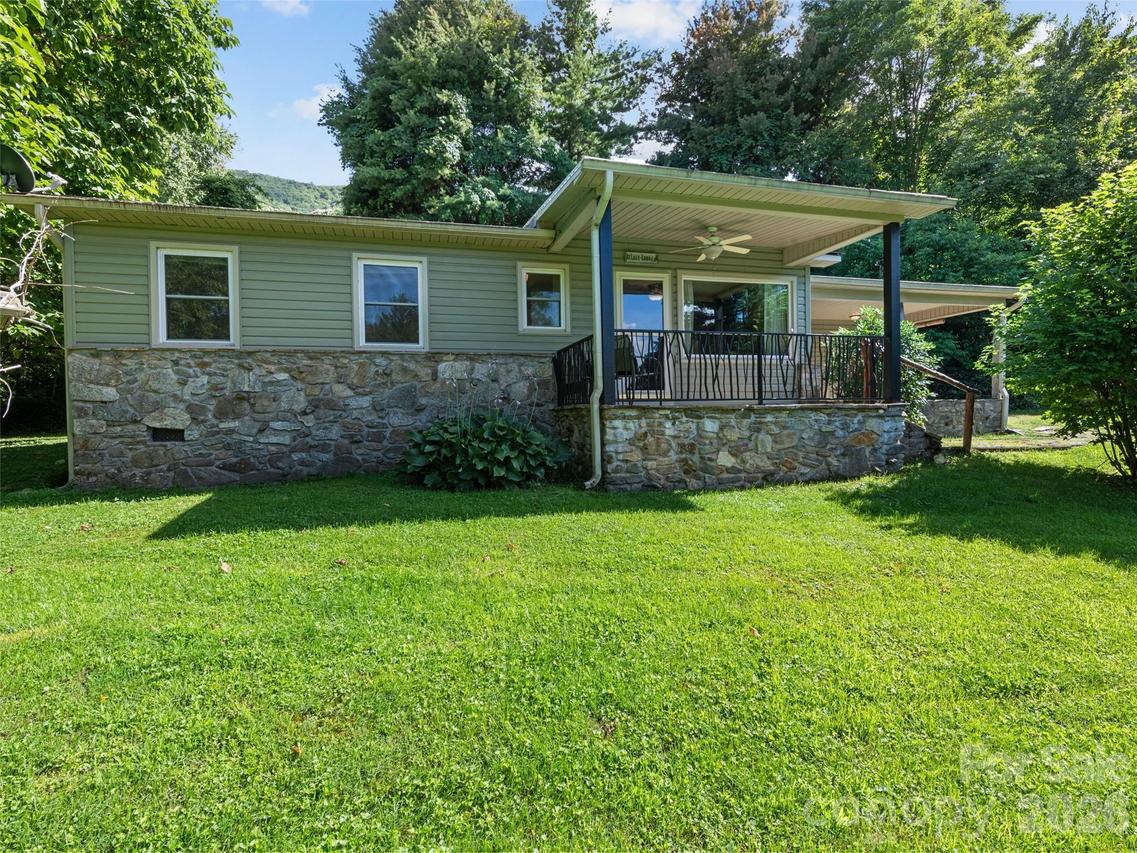 51 Atari Rd., Waynesville, NC 28786