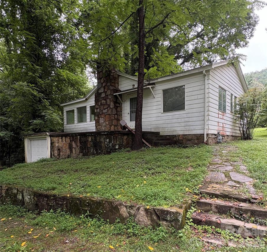 912 Halstead Blvd. #1-8, Hendersonville, NC 28791