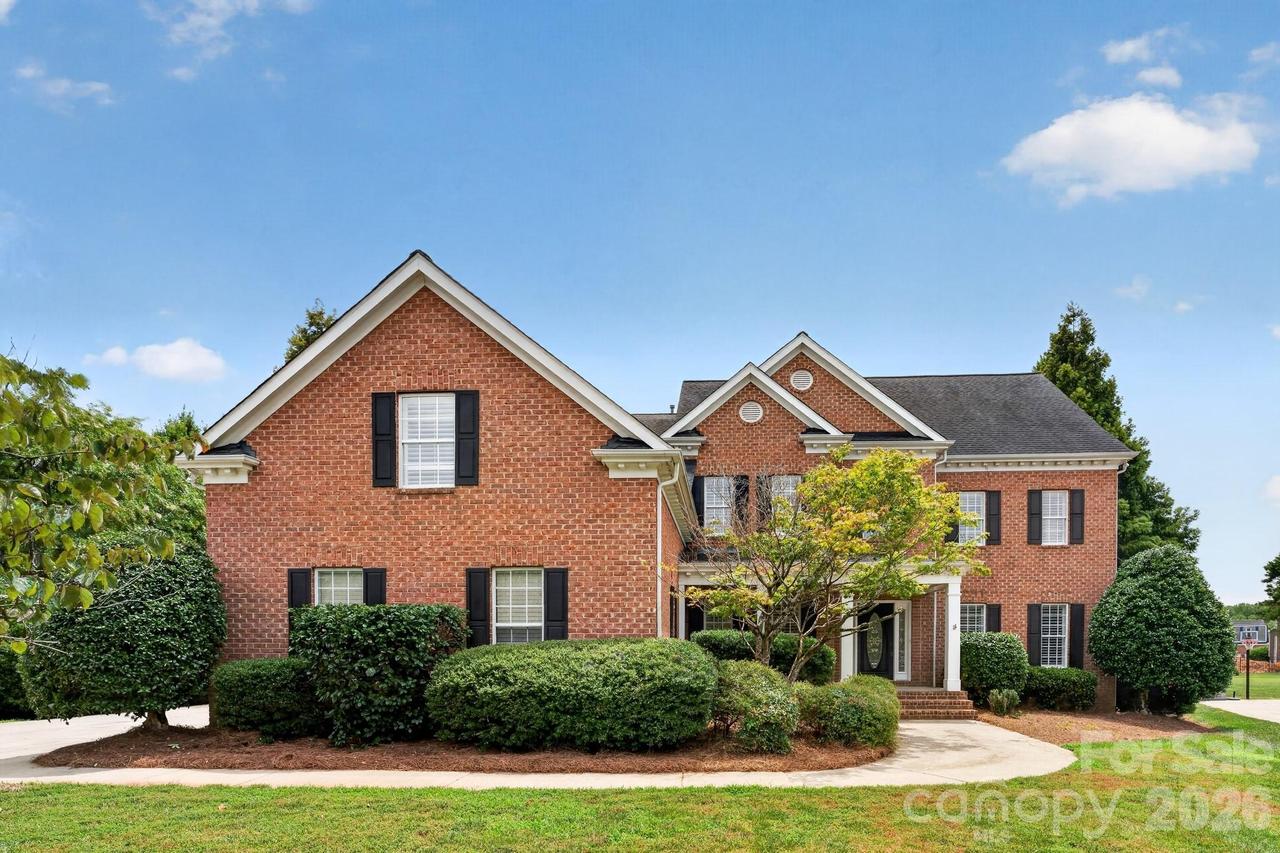 105 Castlestone Ln., Matthews, NC 28104