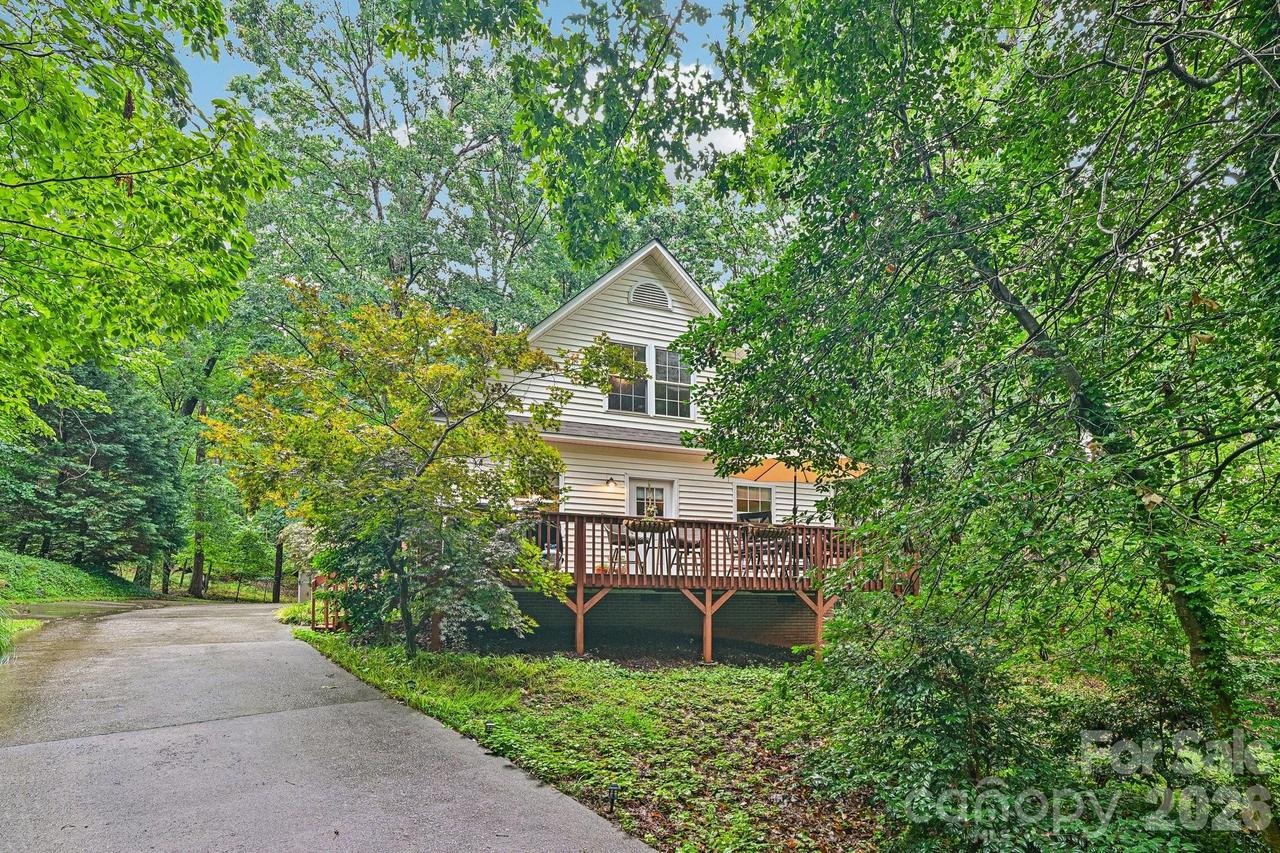 8658 Dog Leg Rd. #16/B, Sherrills Ford, NC 28673