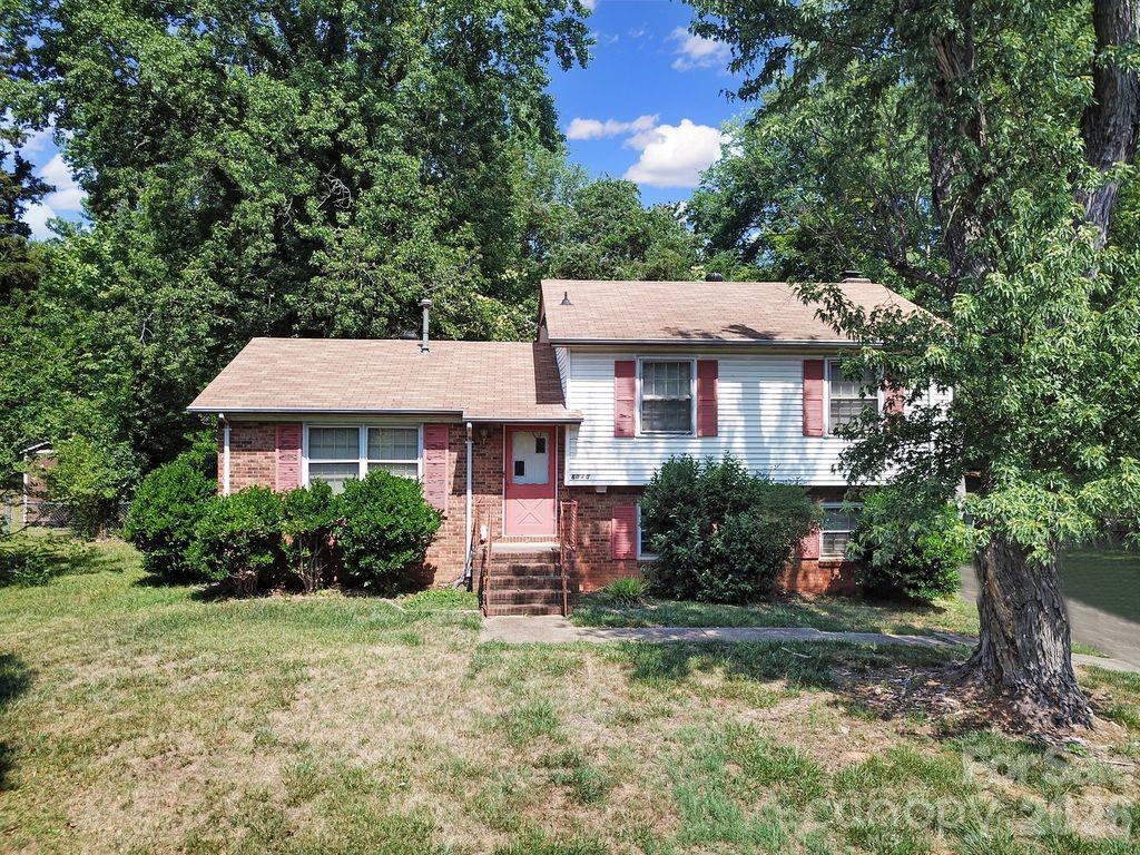6010 Red Carriage Ln., Charlotte, NC 28212
