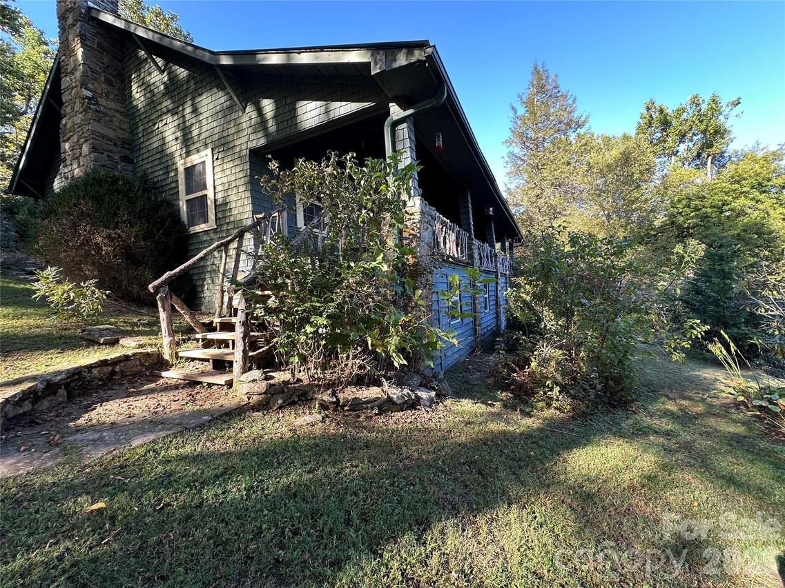 16 Osborn Knob Rd., Little Switzerland, NC 28749
