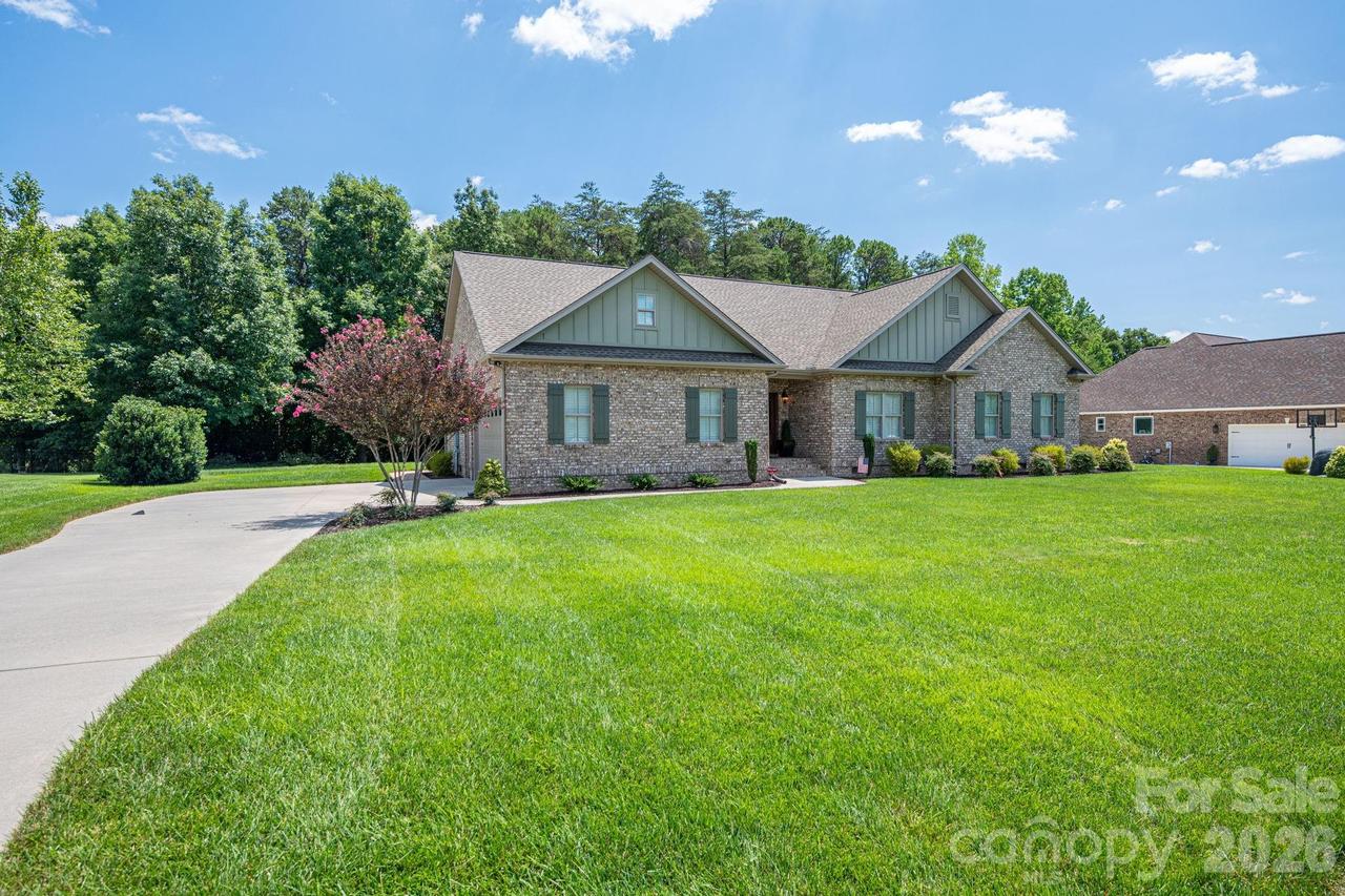2474 Gateway Ln., Lincolnton, NC 28092