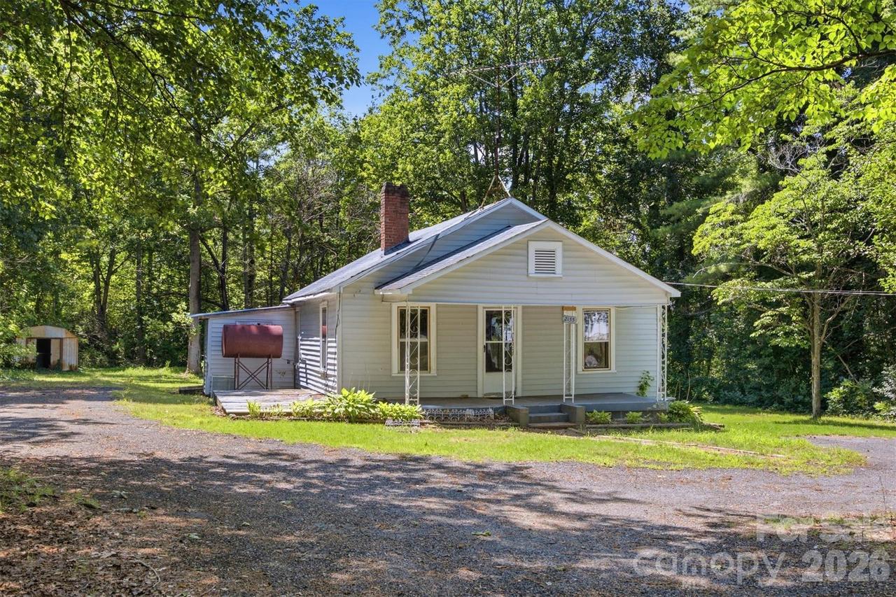 2155 Pa Jolly Ln., Granite Falls, NC 28630