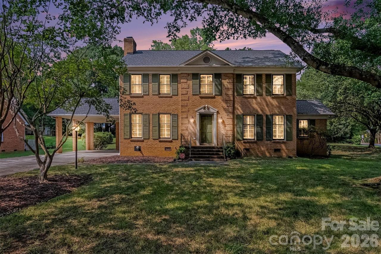 4221 Bridgewood Ln., Charlotte, NC 28226