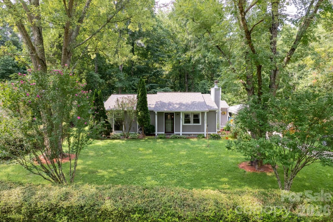 121 Wicklow Dr., Asheville, NC 28806