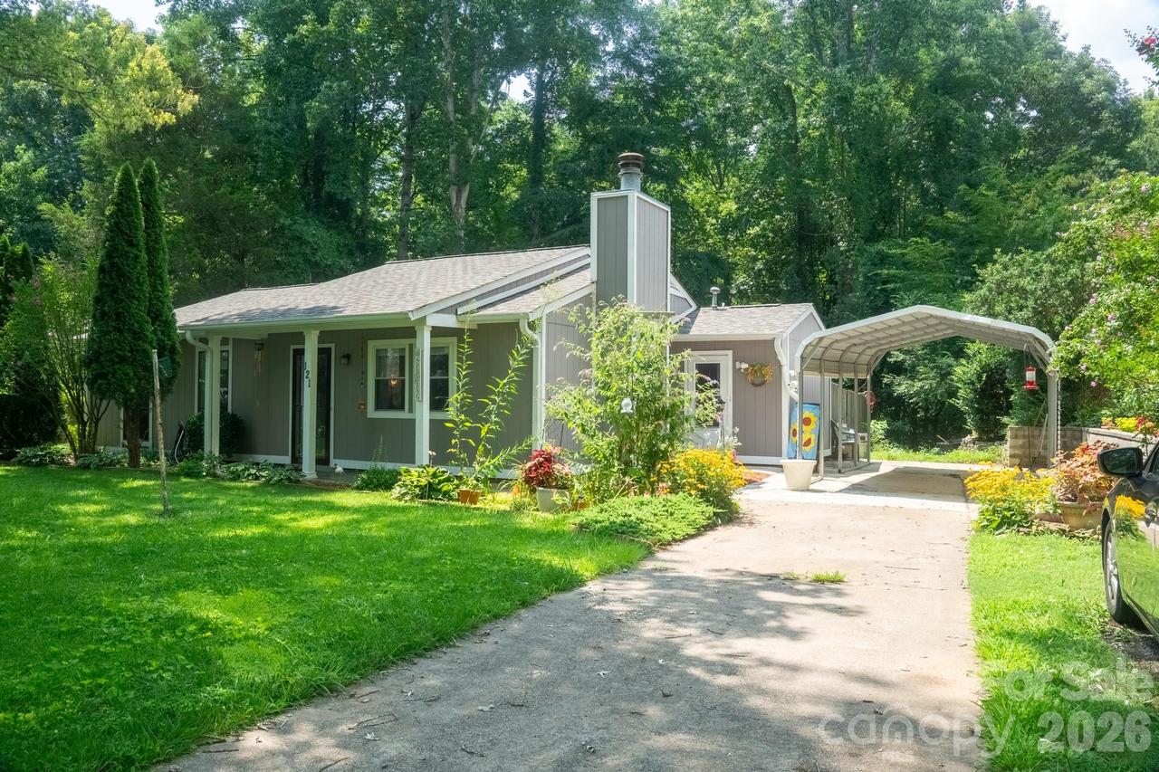 121 Wicklow Dr., Asheville, NC 28806