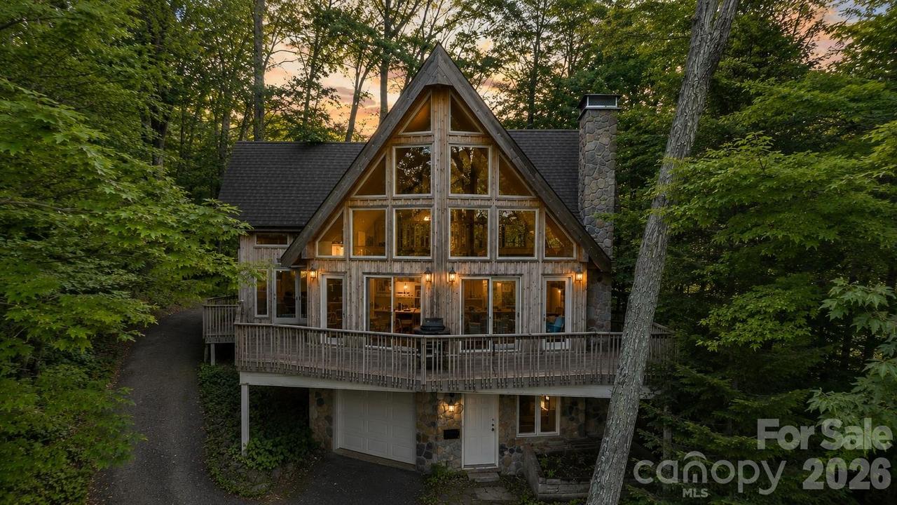 61 Skyfire Dr., Burnsville, NC 28714